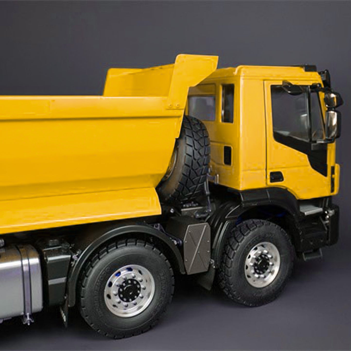 1/14 8x4 Hydraulic RC Dumper Car Metal Radio Controlled Tipper Truck Light Sound 2-speed Transmission 67x18.5x25cm