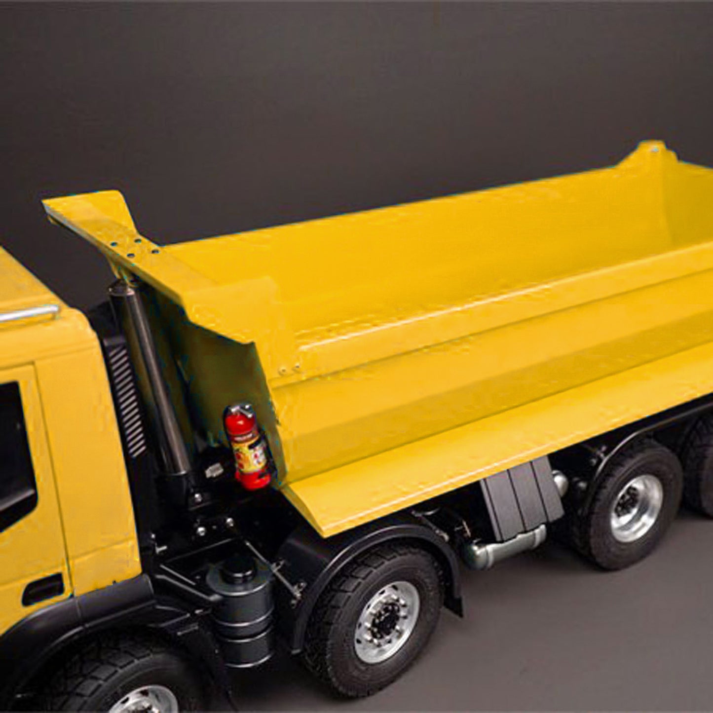 1/14 8x4 Hydraulic RC Dumper Car Metal Radio Controlled Tipper Truck Light Sound 2-speed Transmission 67x18.5x25cm