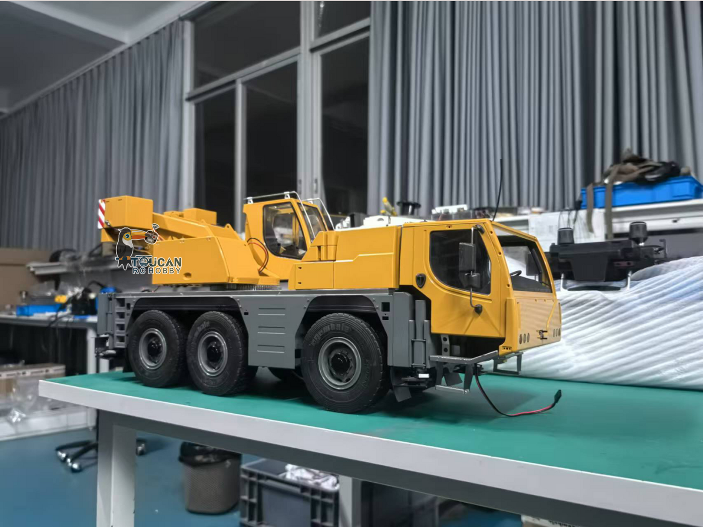 Pre-order Deposit Eyewhale Brand New 1/14 1050 RC Hydraulic Mobile Crane Truck Construction Vehicle Heavy Machine Radio Controlled Car Model