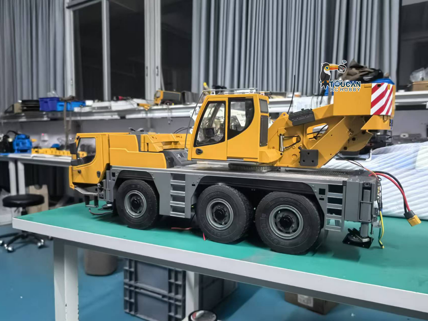 Pre-order Deposit Eyewhale Brand New 1/14 1050 RC Hydraulic Mobile Crane Truck Construction Vehicle Heavy Machine Radio Controlled Car Model